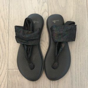 Sanuk Yoga Slings in Metallic Black - Size 7